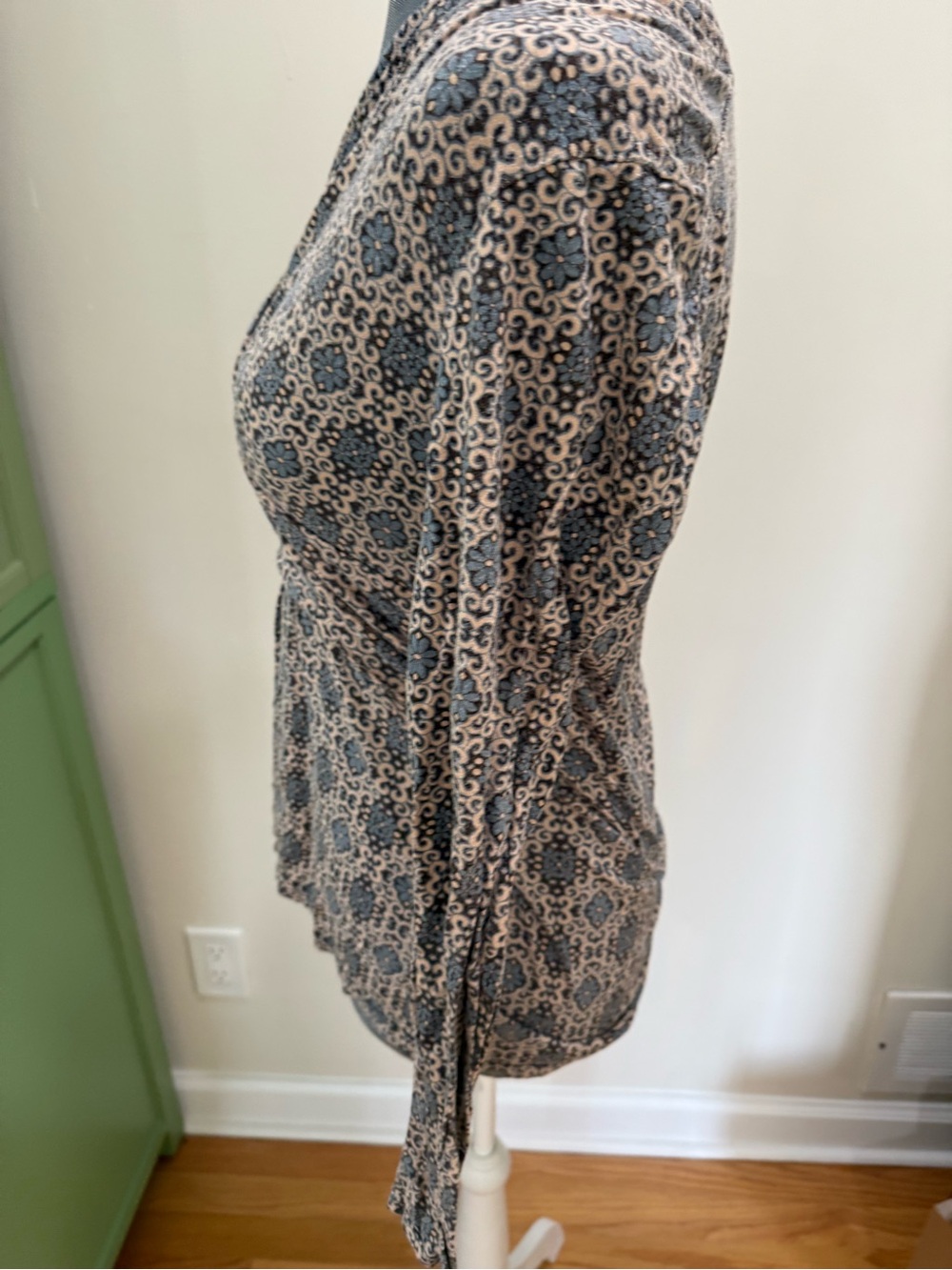 Ann Taylor Beige and Blue Printed Knit top, Surplice Long-Sleeve Top - Picture 3 of 7